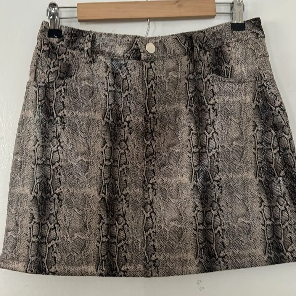 HYFVE sneak print skirt NWT
